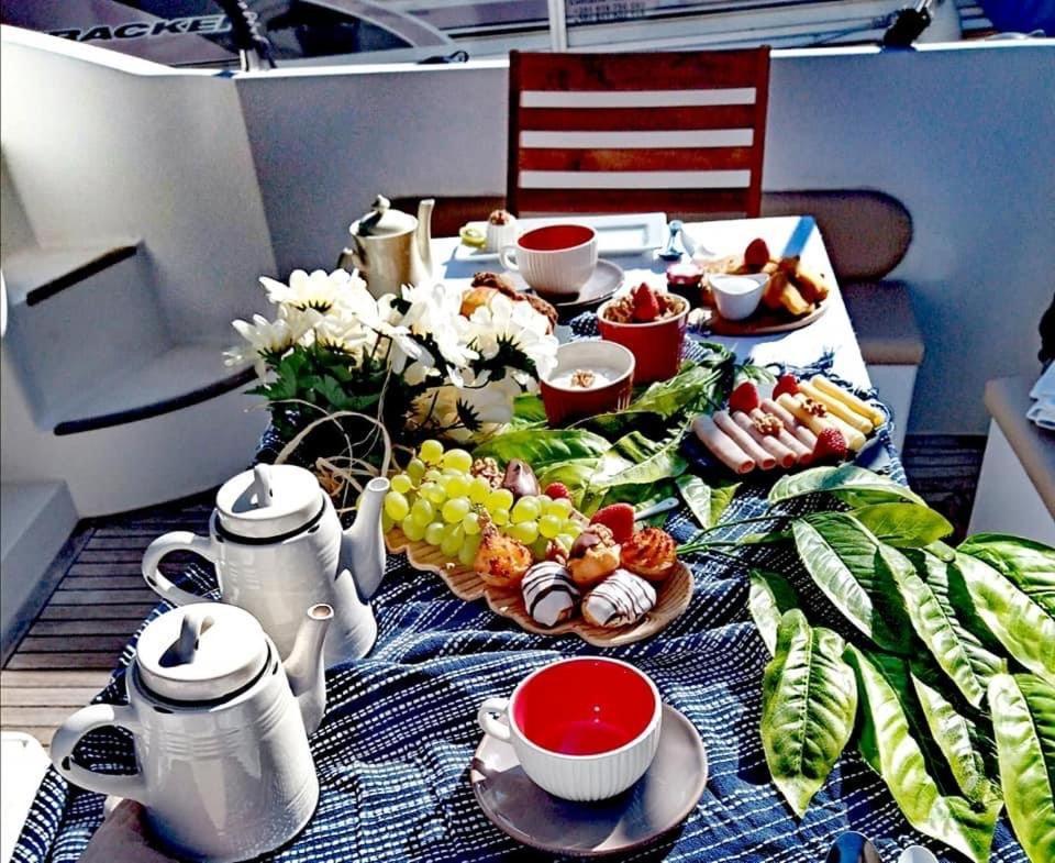 Aquadouro Yacht Radames - Sleep Boat Experience Hotel Castelo de Paiva Luaran gambar