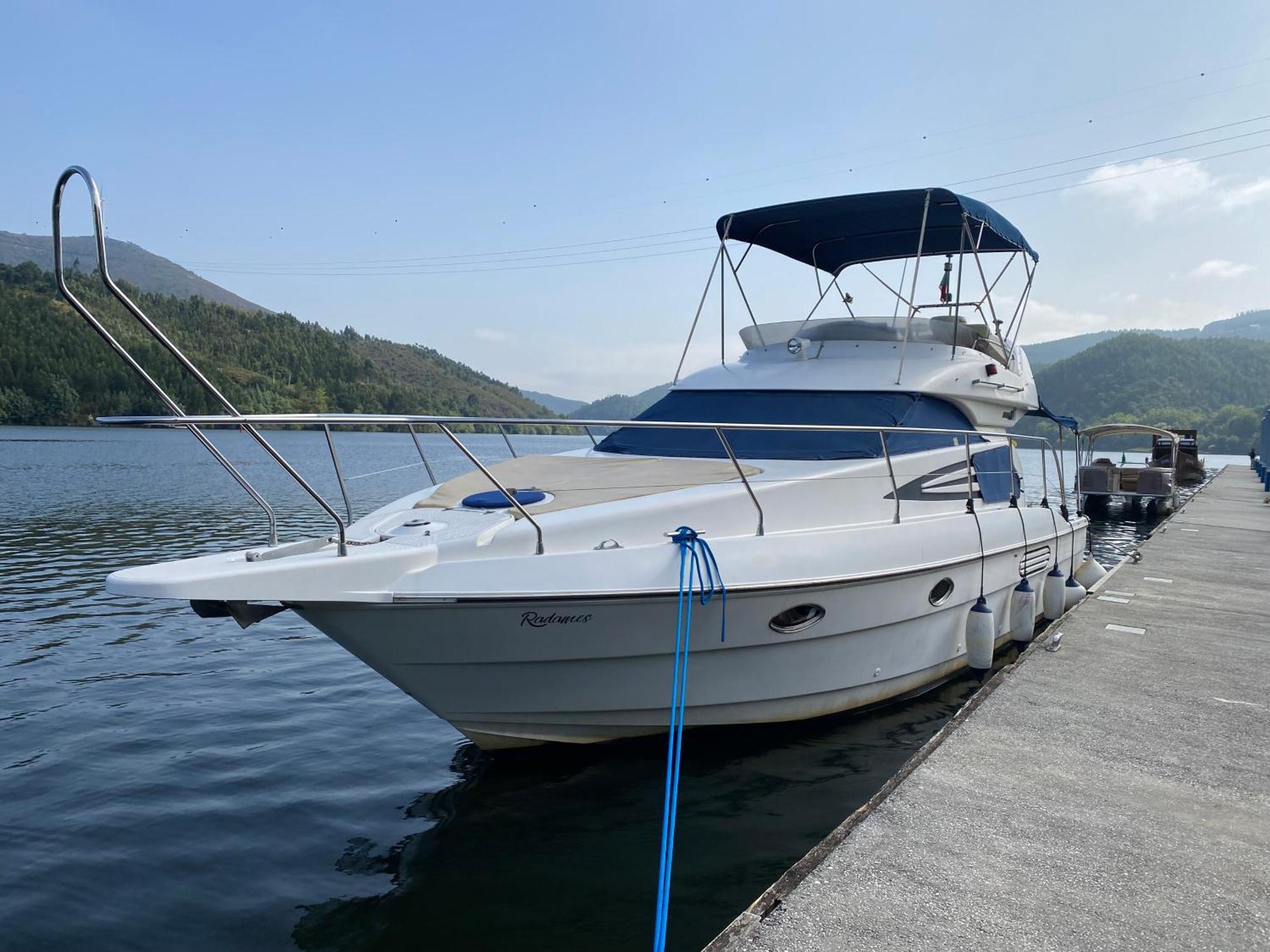 Aquadouro Yacht Radames - Sleep Boat Experience Hotel Castelo de Paiva Luaran gambar